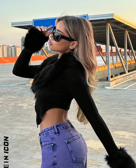 SHEIN ICON Camiseta corta con dobladillo asimétrico y cuello difuso