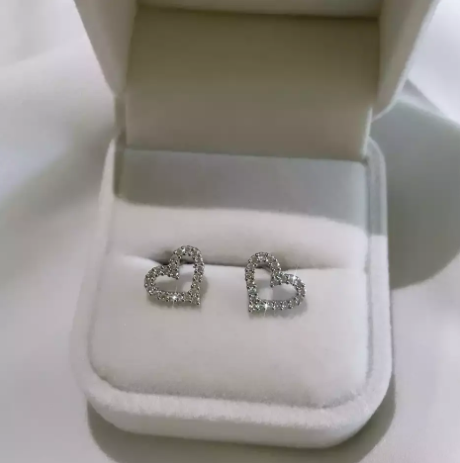 Dainty heart Zircon