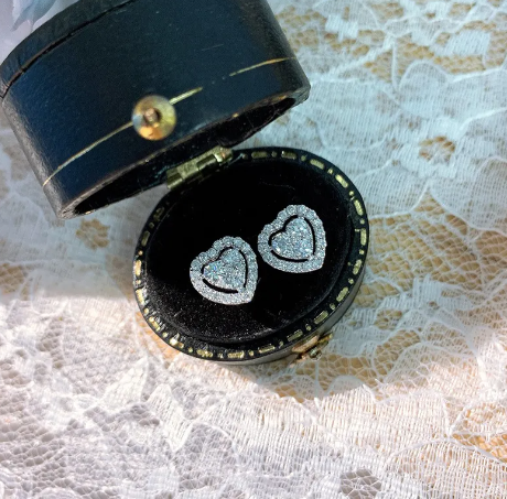 Dainty heart zircon