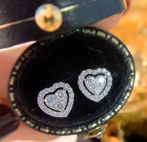 Dainty heart zircon