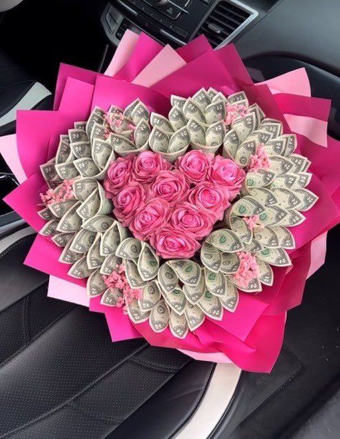 9 Rosas eternas , personalizado con dolares $$