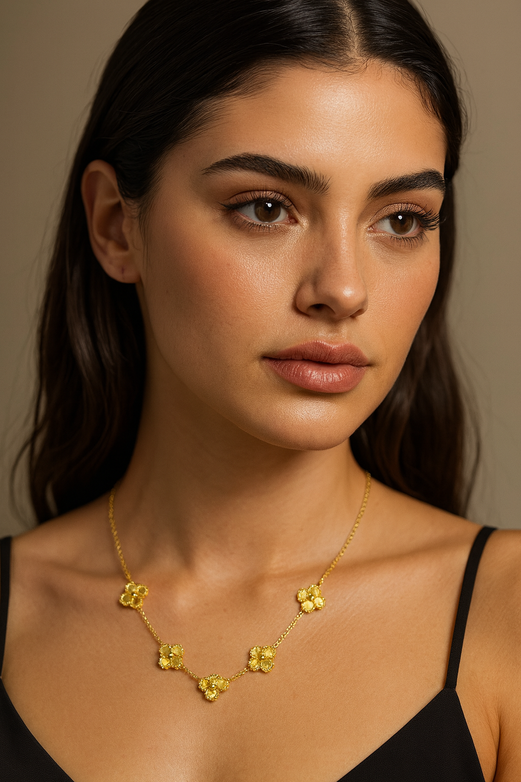 Collar trebol dorado