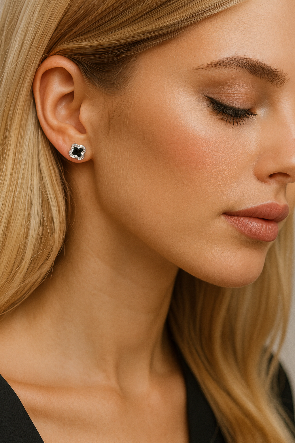 Aro trébol centro negro contorno micro circones color cristal diámetro: 7,7mm Plata 925