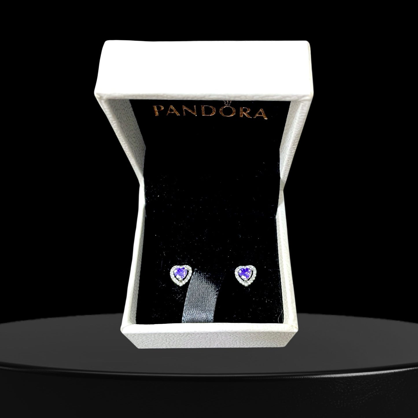Pendientes de botón con forma de corazón lila
