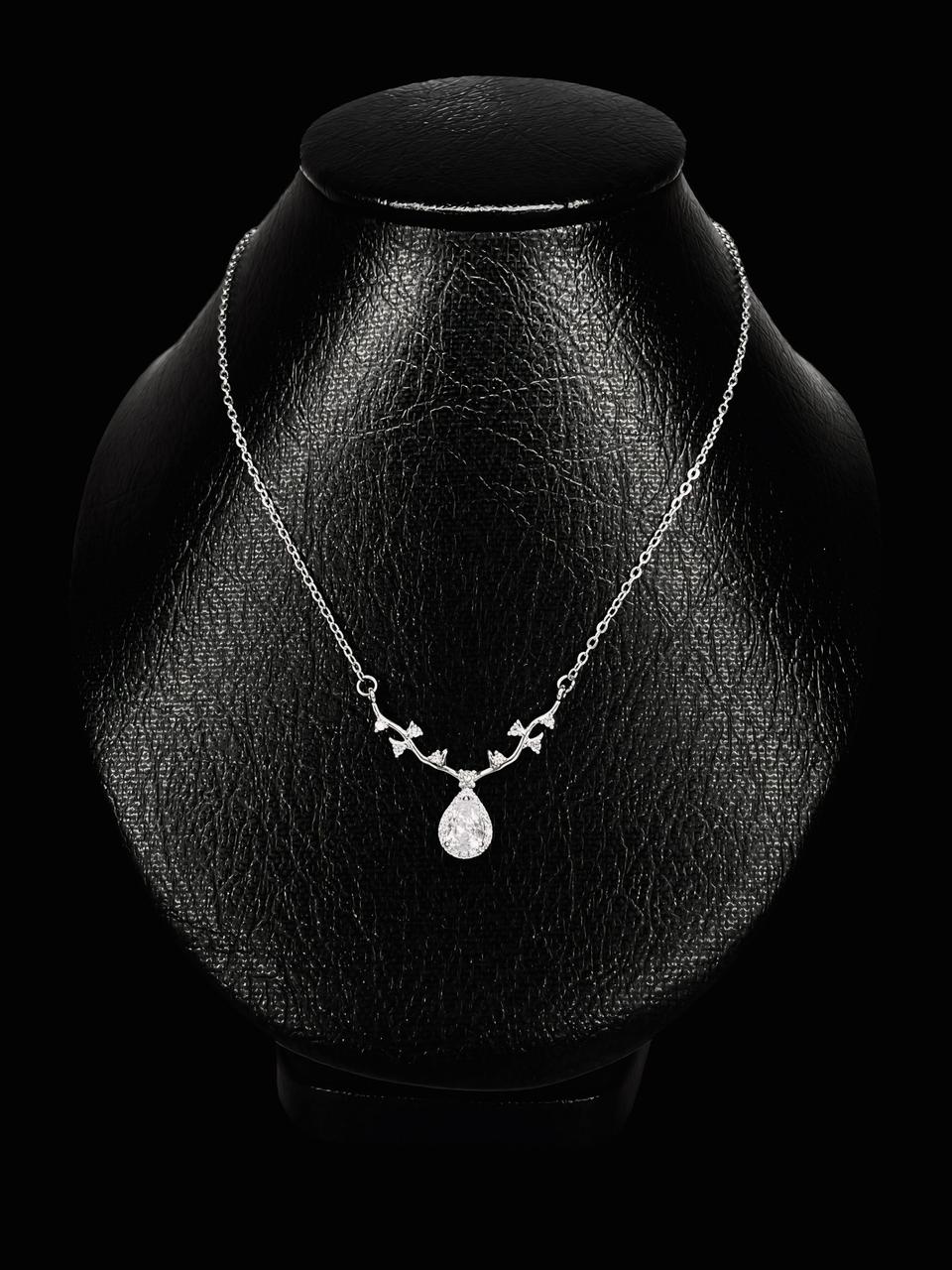 Drop horns necklace