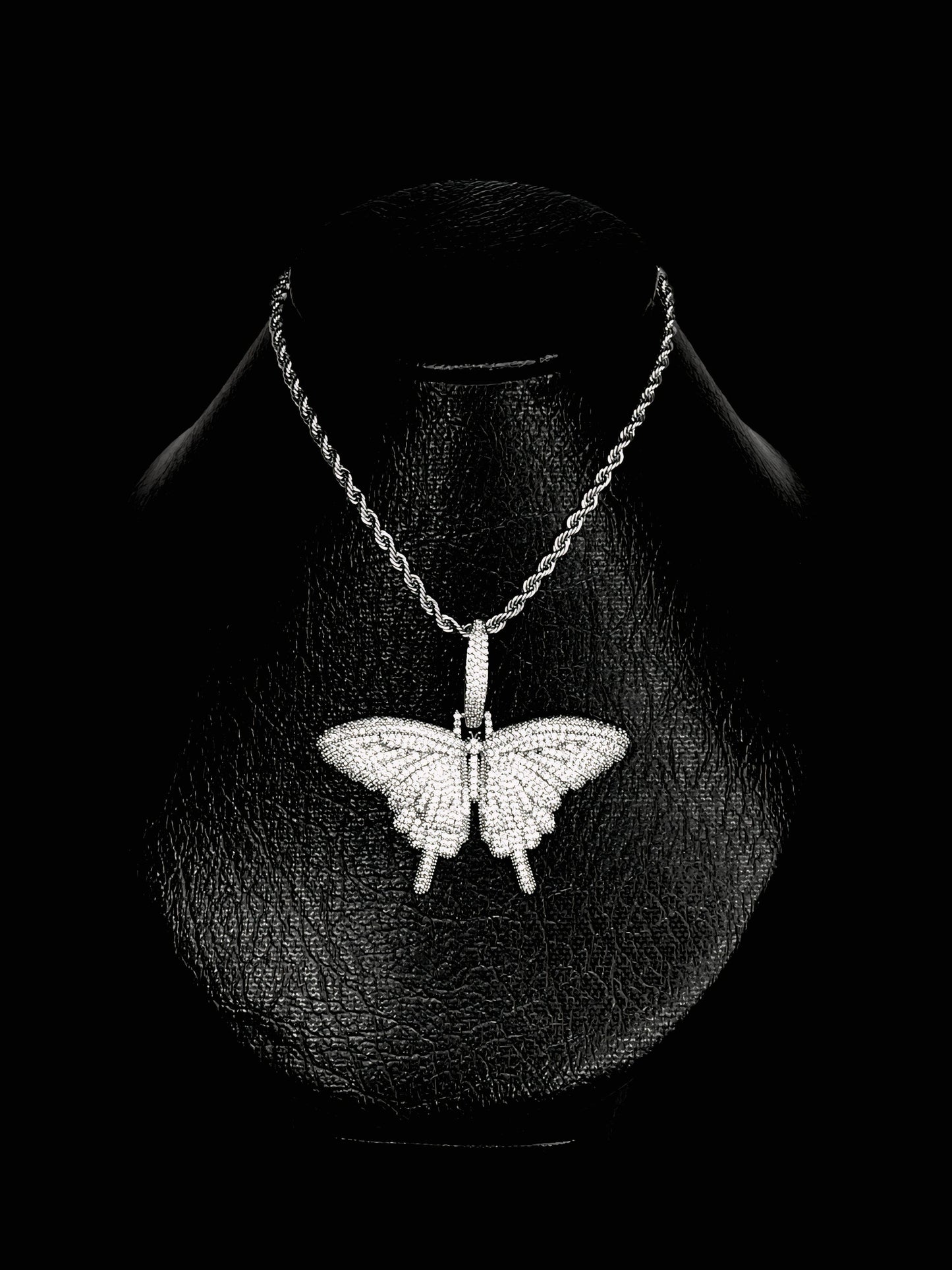 FLY AWAY NECKLACE