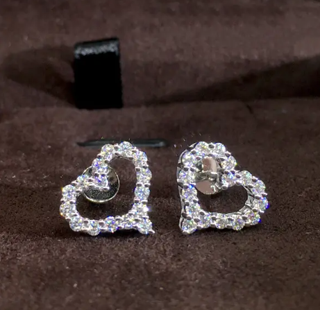 Dainty heart Zircon