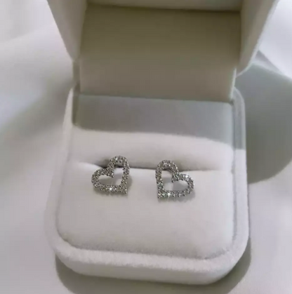 Dainty heart Zircon
