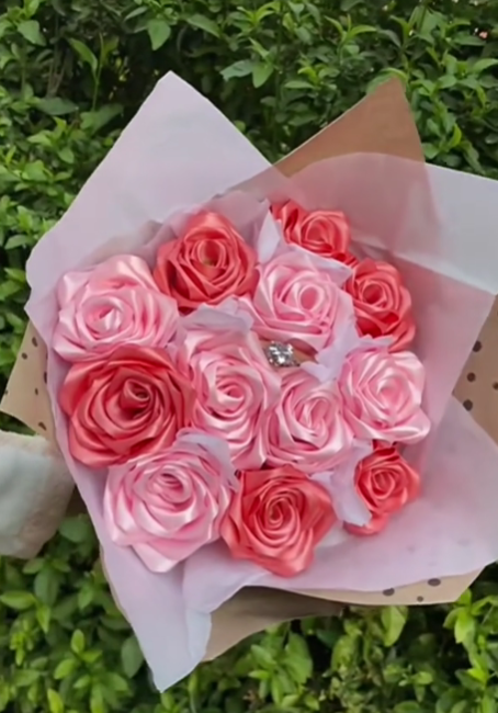 12 ROSAS ETERNAS + ANILLO