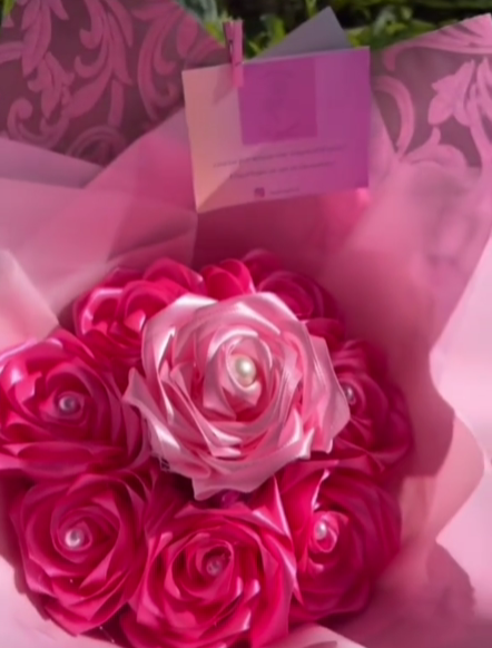 8 ROSAS ETERNAS + anillo
