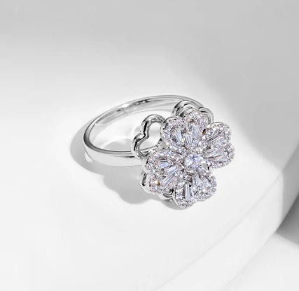 Anillo trebol  ajustable