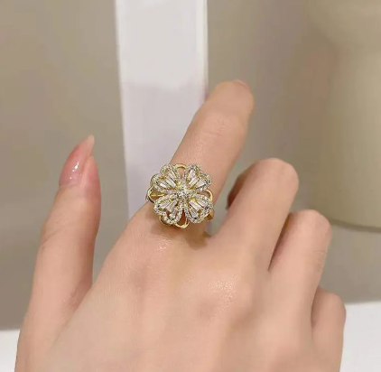 Anillo trebol  ajustable