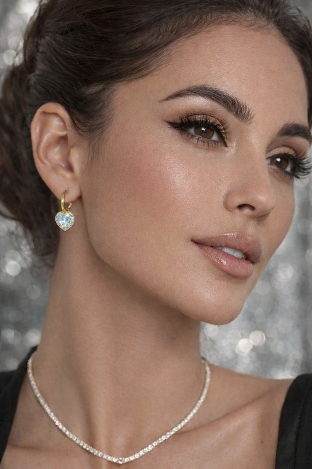 Aretes corazon colgante - Gold piedra blanca
