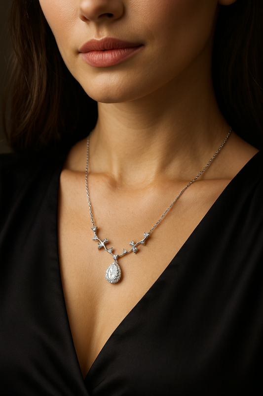 Drop horns necklace