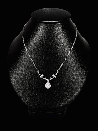 Drop horns necklace
