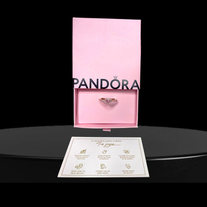Anillo Con Un Recubrimiento En Oro Rosa De 14k Corazón Brillante Rosa Elevado .- Piedra blanca