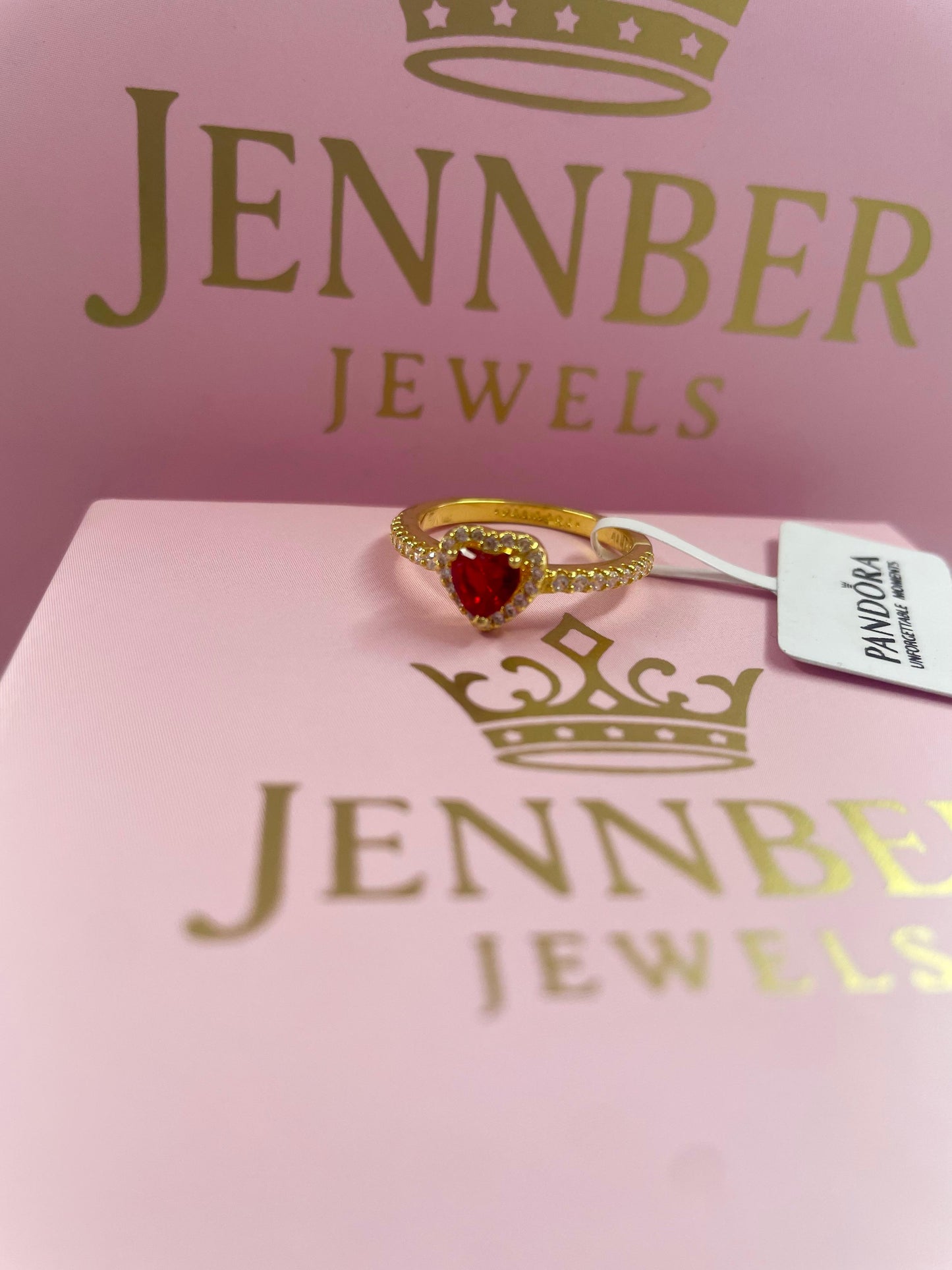 Anillo de corazón elevado de color rojo brillante - Enchapado en oro