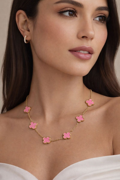 Collar trebol rosa